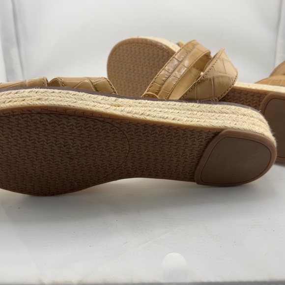 Michael Kors Brown Sandals with Gold Details - Picture 5 of 5